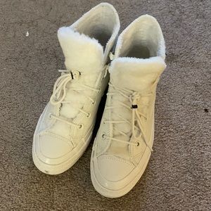 Converse leather cozy shoes size 6 for women